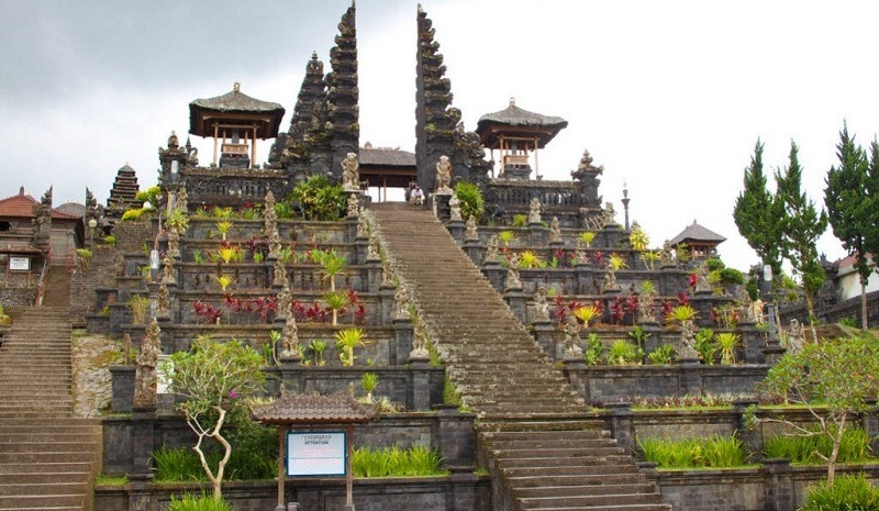 храм бесаких на Бали